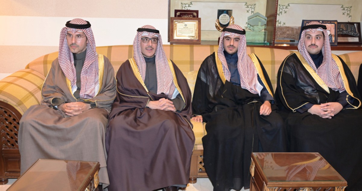 دعيج وفيصل الخليفة المالك يستقبلان المهنئين