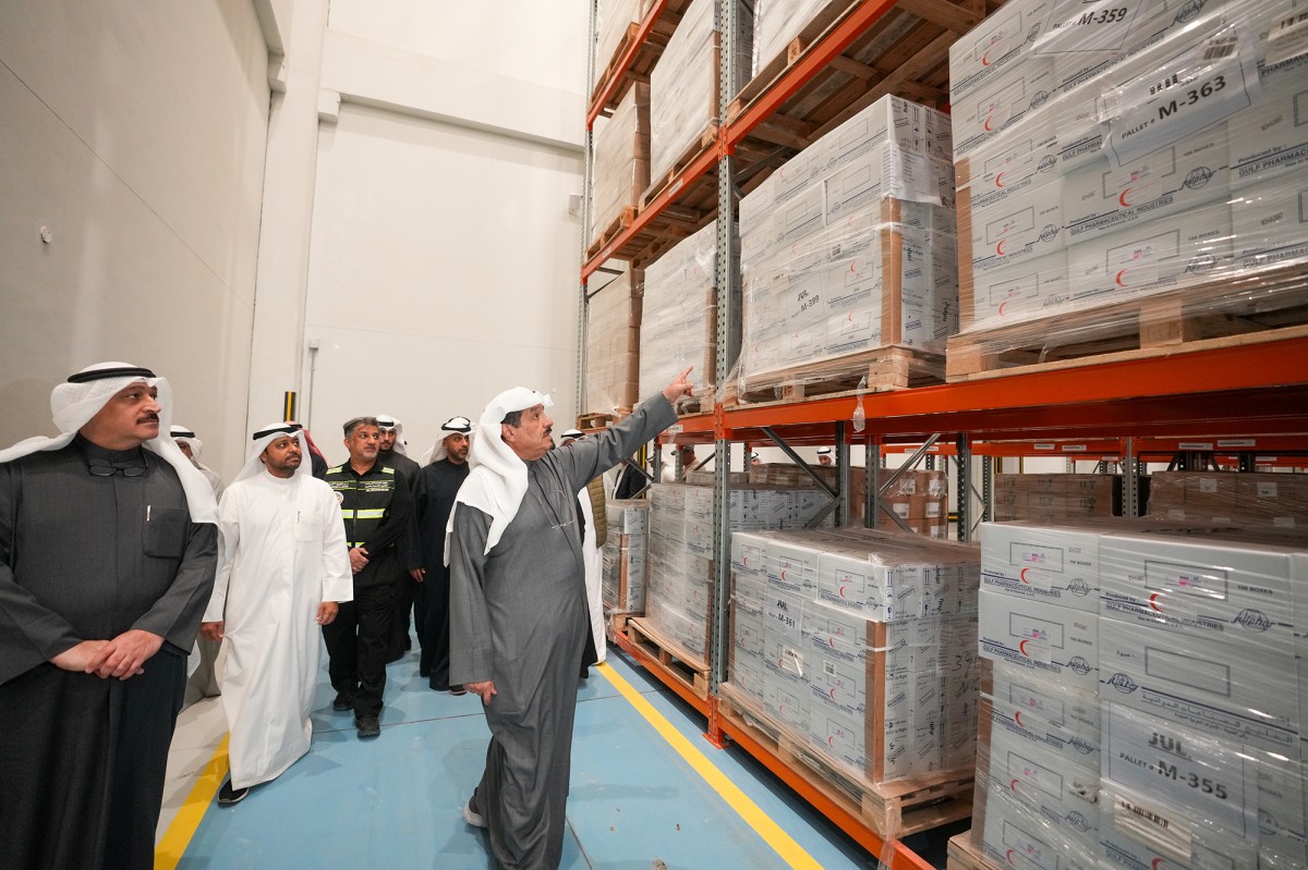 رئيس الوزراء يتفقد مستودع الأدوية والمستلزمات الطبية