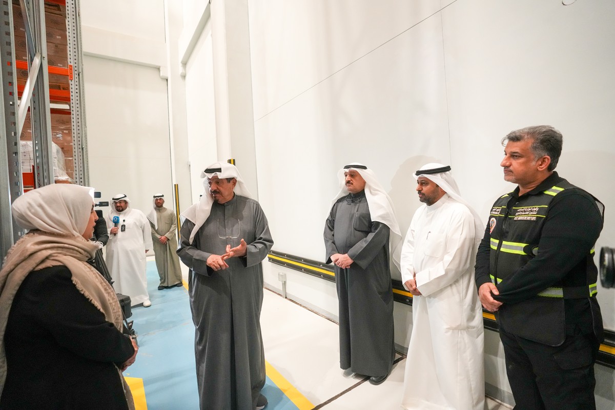 رئيس الوزراء يتفقد مستودع الأدوية والمستلزمات الطبية