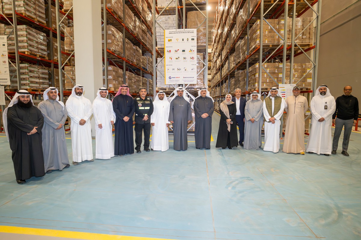 رئيس الوزراء يتفقد مستودع الأدوية والمستلزمات الطبية