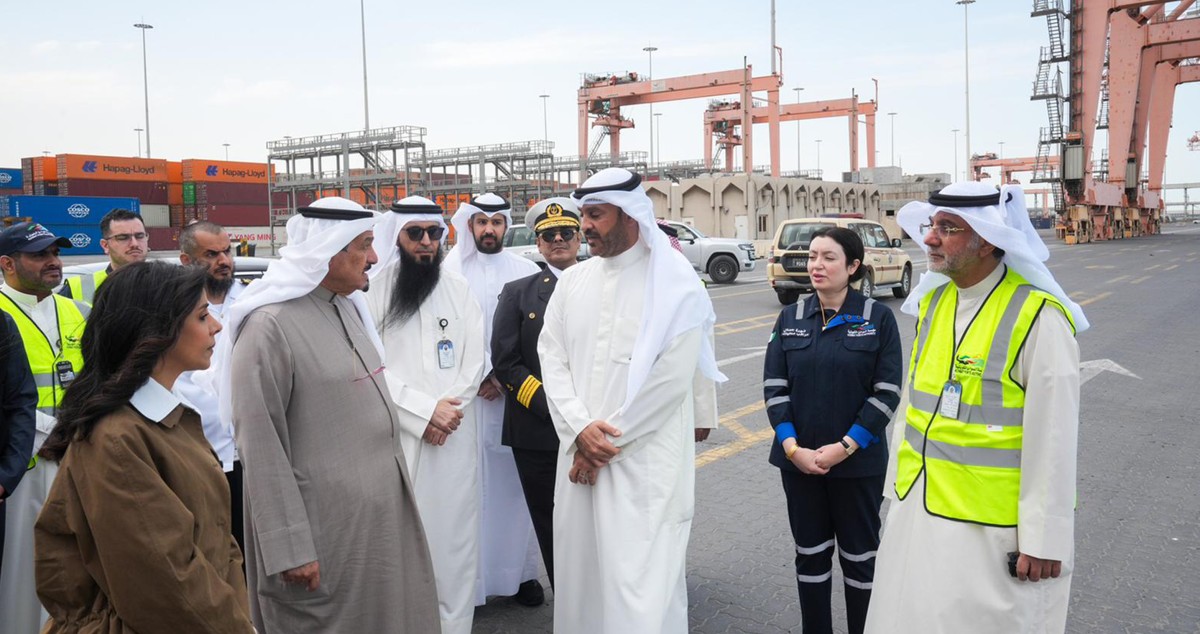 رئيس الوزراء يتفقد ميناء الشعيبة