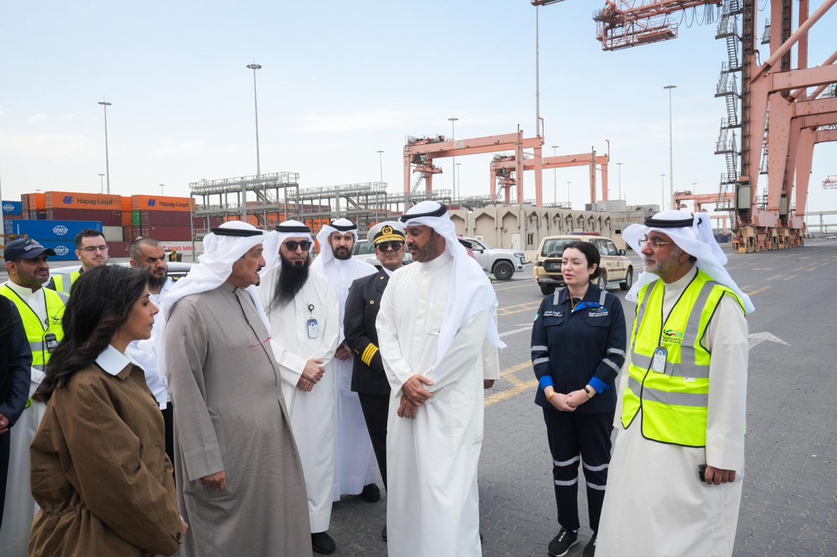 رئيس الوزراء يتفقد ميناء الشعيبة