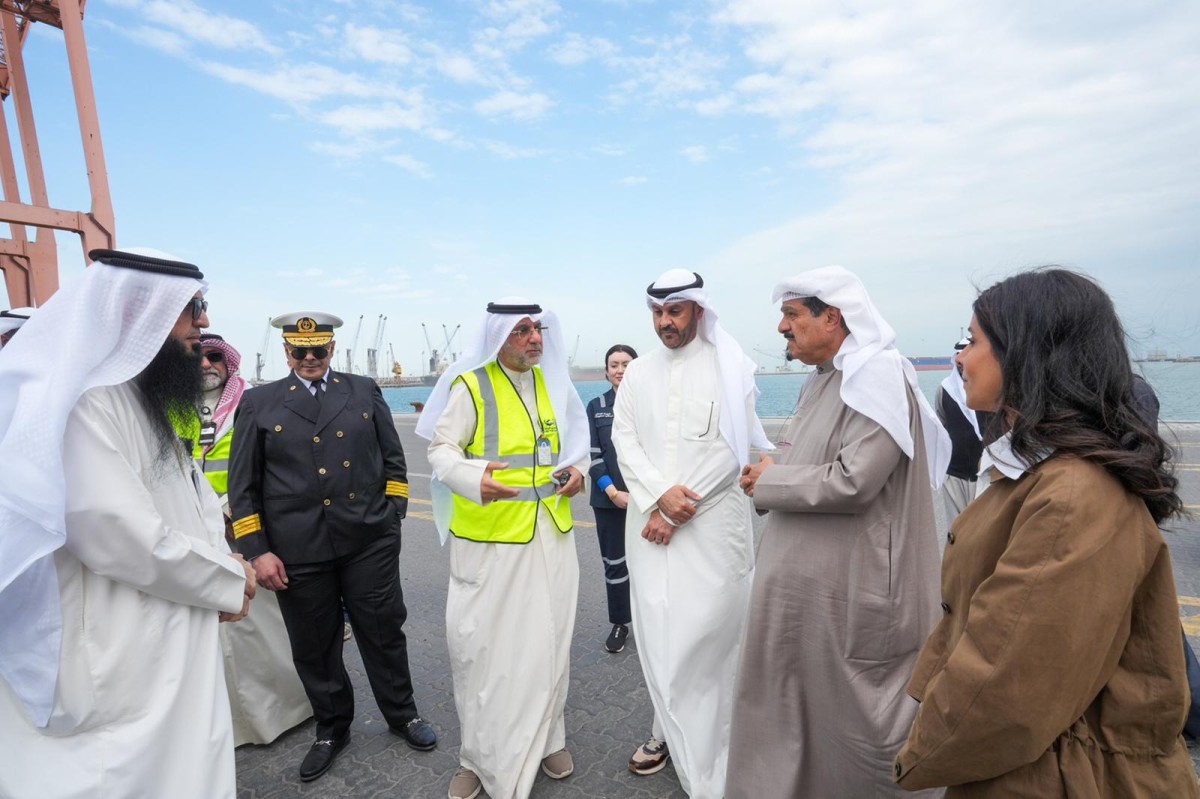 رئيس الوزراء يتفقد ميناء الشعيبة