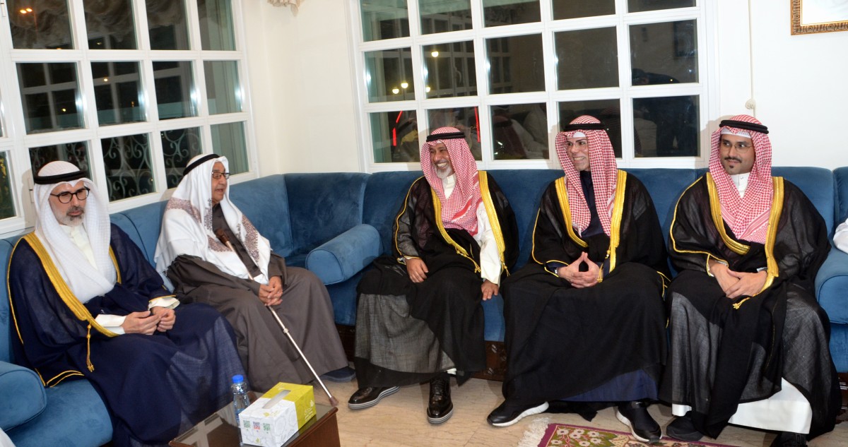 شيوخ ومواطنون توافدوا على ديوان الياسين مهنئين