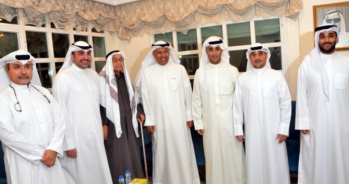 شيوخ ومواطنون توافدوا على ديوان الياسين مهنئين