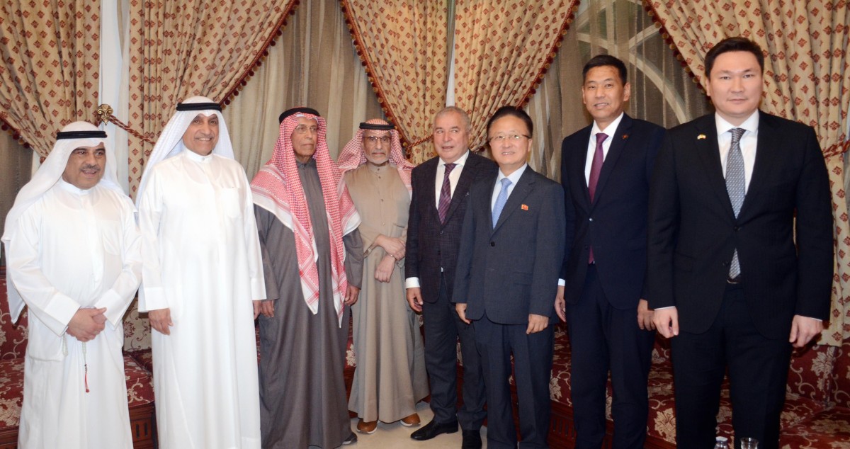 ديوان البرجس احتضن المهنئين