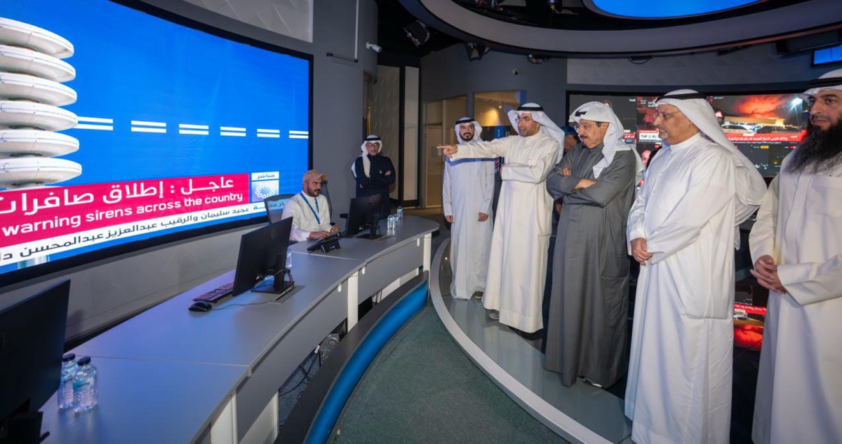 رئيس الوزراء يزور 'الإعلام' ويطلع على آلية إعداد البرامج والنشرات الإخبارية في استديو الأخبار