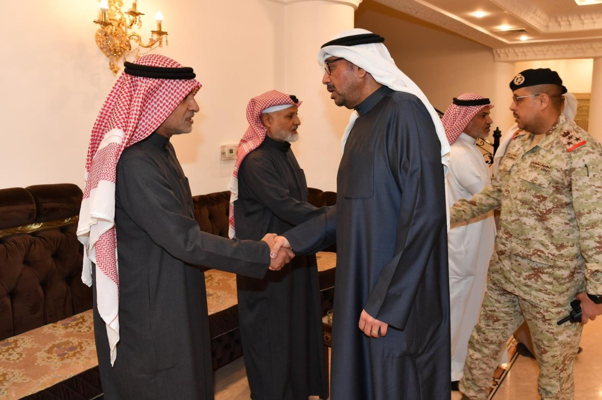 وزير الدفاع يعزي أهالي شهداء العمليات الحربية: الكويت تفخر بأبنائها الذين قدّموا أرواحهم دفاعًا عنها
