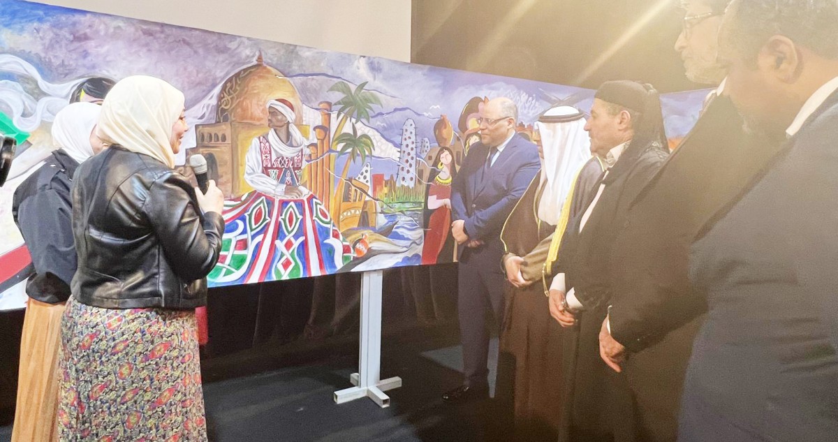 45 فناناً وفنانة... رسموا جدارية 'معاً في حب الكويت'