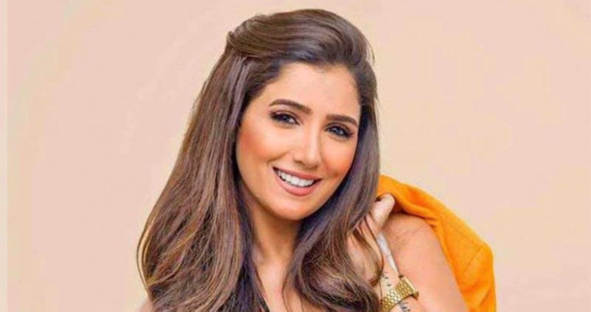 مي عمر تعتذرعن تأجيل 'الست موناليزا'