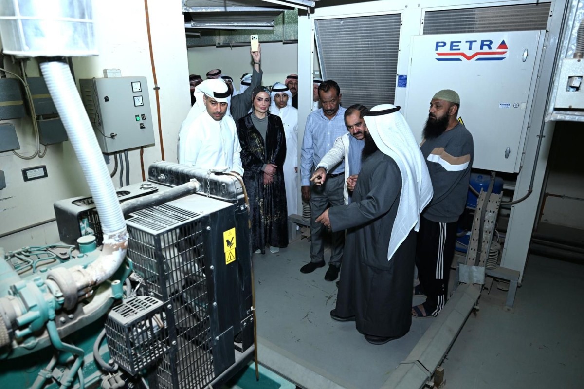 وزير 'الشباب' يتفقد مقر الإيواء في غرناطة: توفير بيئة آمنة ومتكاملة