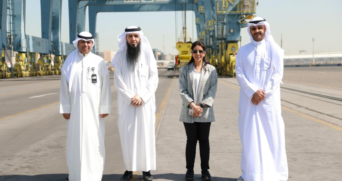 وزيرة الأشغال تتفقد ميناء الشويخ لمتابعة سير العمل وآليات التشغيل