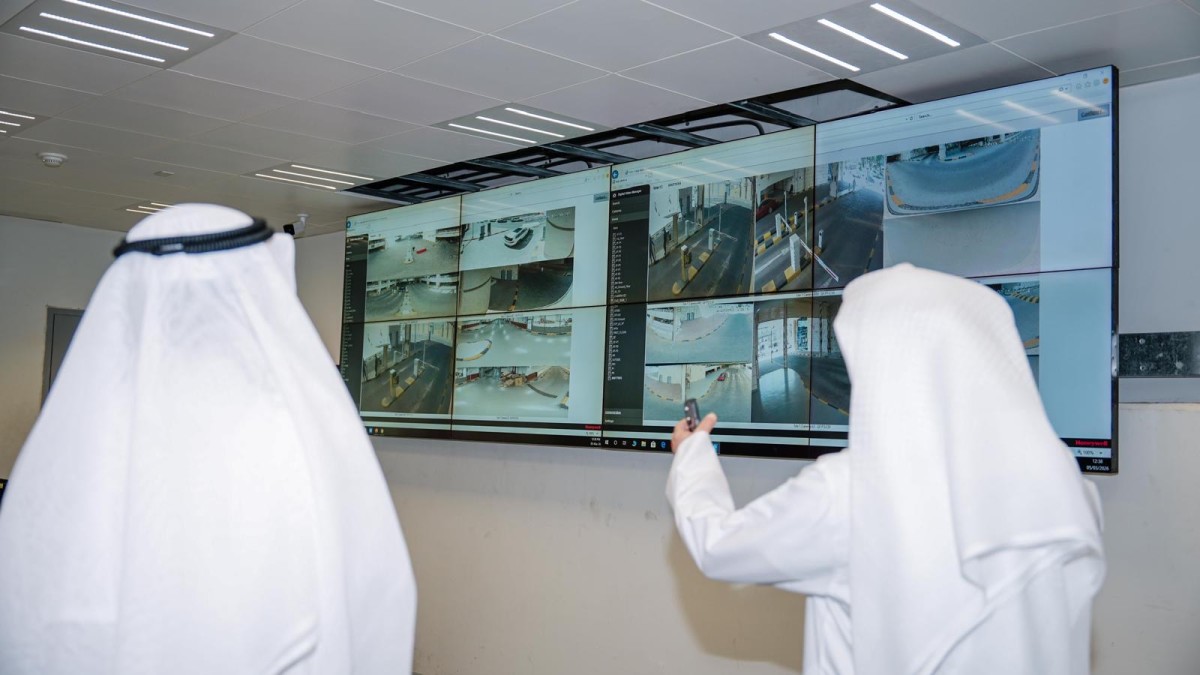 وزير المالية يتفقد ملاجئ الطوارئ في مجمع الوزارات: الحفاظ على أعلى درجات الاستعداد والجاهزية