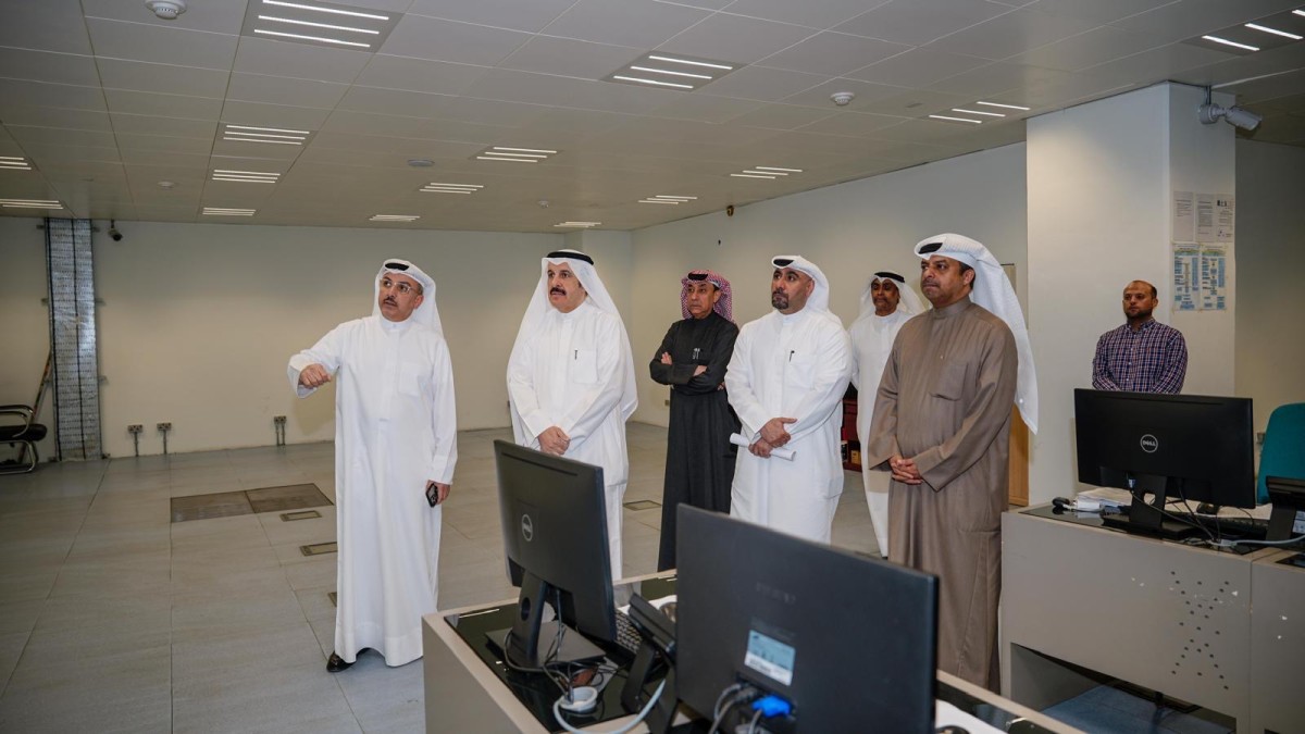 وزير المالية يتفقد ملاجئ الطوارئ في مجمع الوزارات: الحفاظ على أعلى درجات الاستعداد والجاهزية