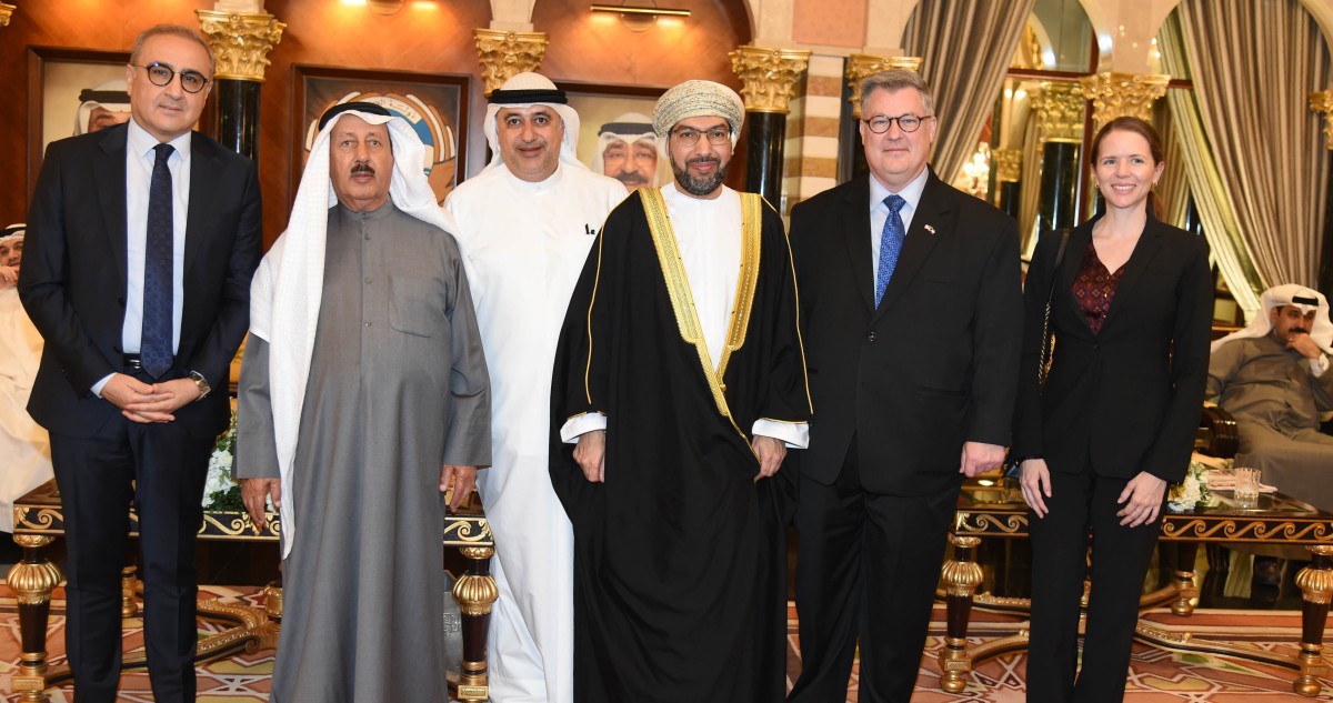 ديوان بوخمسين يستقبل المهنئين بالشهر المبارك