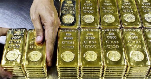 الذهب يقفز بنسبة 1.1% ويلامس مستوى 5200 دولار للأونصة