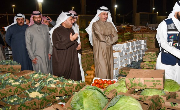 وزير 'التجارة' تفقد سوق اتحاد المزارعين في العارضية: استقرار أوضاع المنتجات الزراعية المحلية يؤكد كفاءة منظومة التوريد