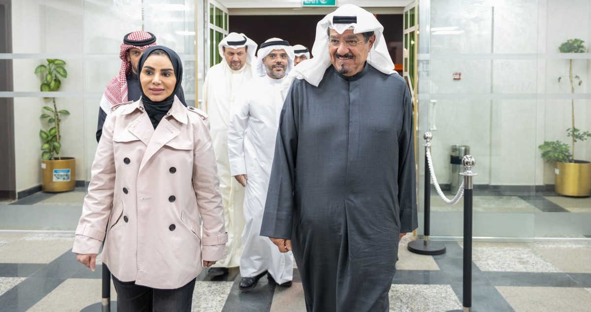 رئيس الوزراء يتفقد غرفة التحكم المركزية التابعة لـ'الشؤون'