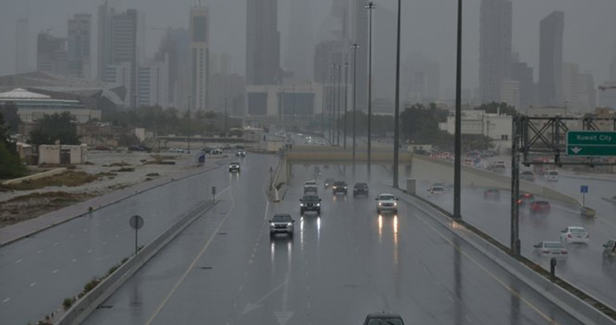 الكويت – «الأرصاد»: أمطار متفرقة وعواصف رعدية أحياناً حتى منتصف ليل الغد