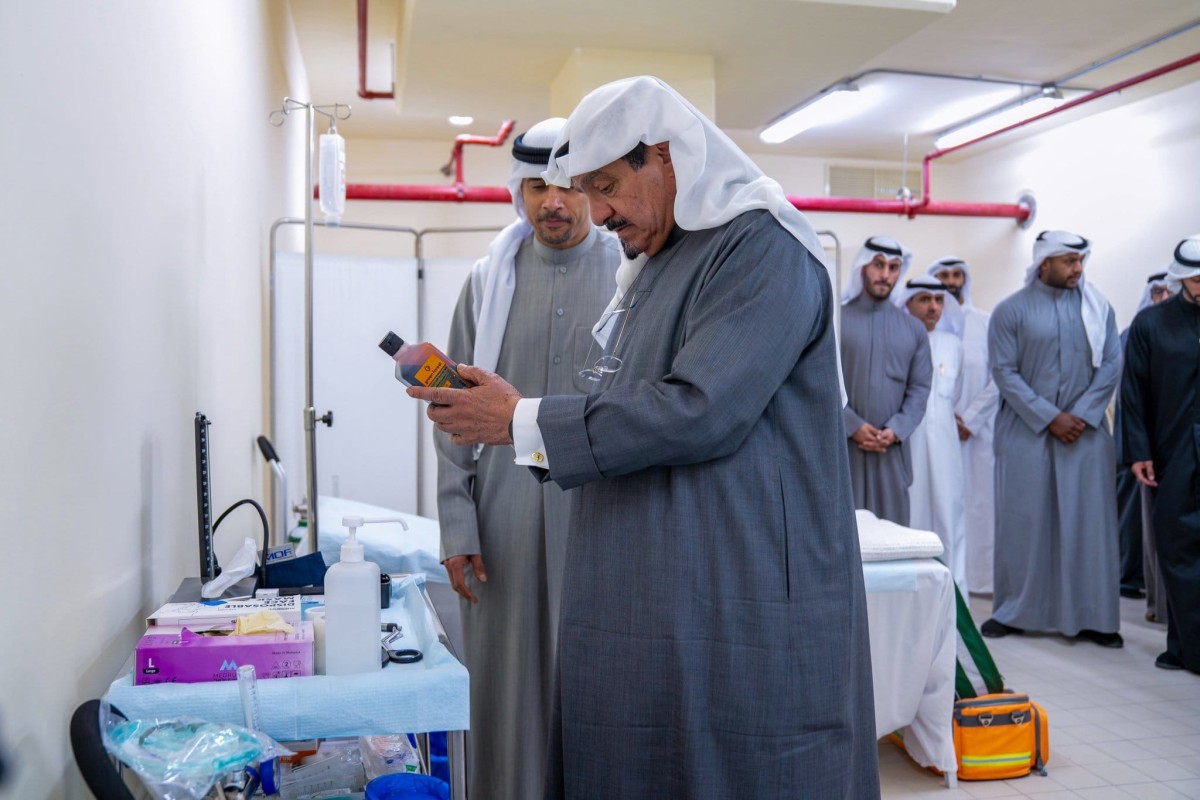 رئيس الوزراء يتفقد ملجأ الطوارئ في النادي الرياضي للصم