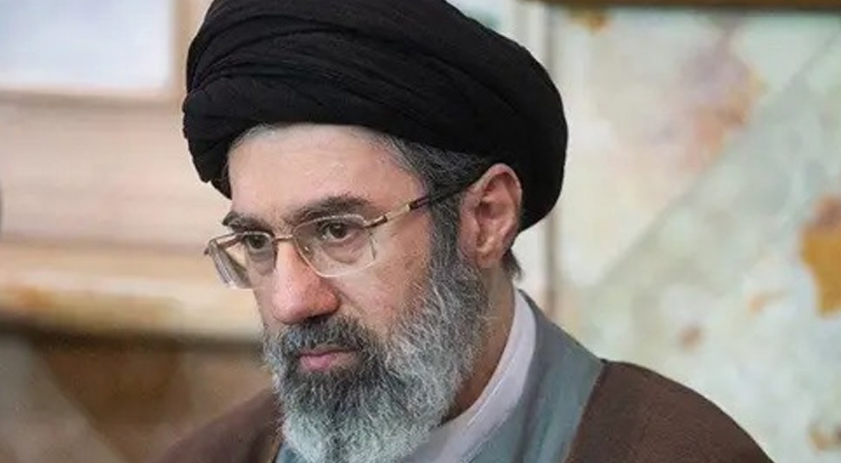 مجتبى خامنئي مرشداً جديداً لإيران