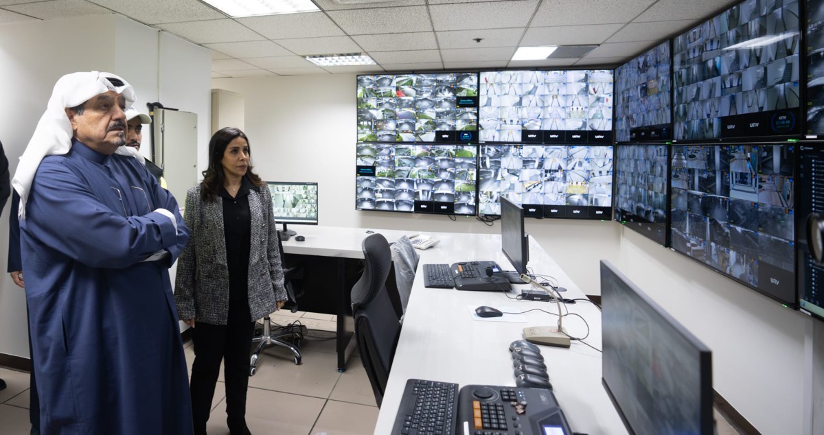 رئيس الوزراء يتفقد مركز الإيواء التابع لـ'الأشغال': جهود متفانية تعكس روح المسؤولية في مختلف الظروف