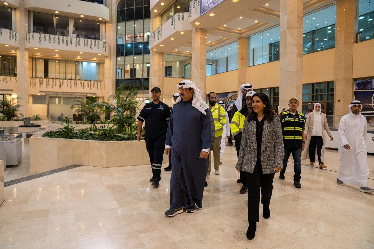 رئيس الوزراء يتفقد مركز الإيواء التابع لـ'الأشغال': جهود متفانية تعكس روح المسؤولية في مختلف الظروف