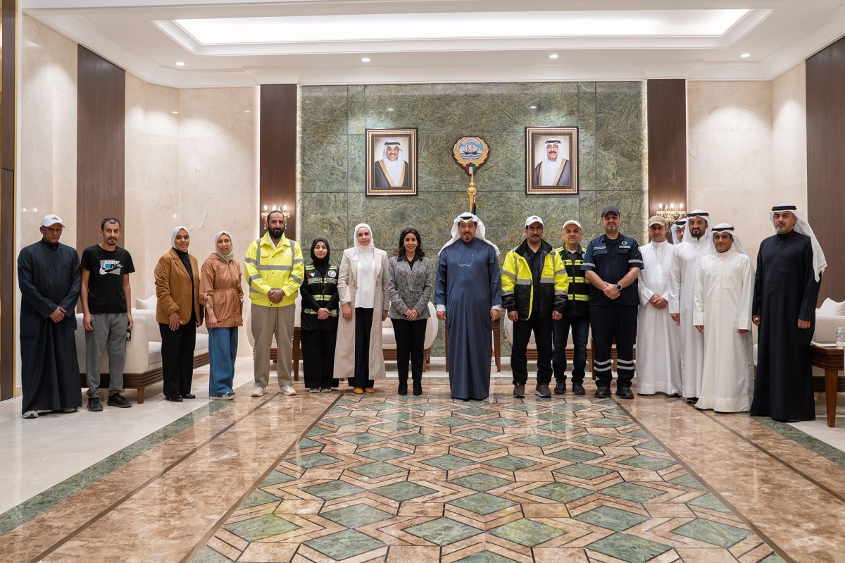 رئيس الوزراء يتفقد مركز الإيواء التابع لـ'الأشغال': جهود متفانية تعكس روح المسؤولية في مختلف الظروف