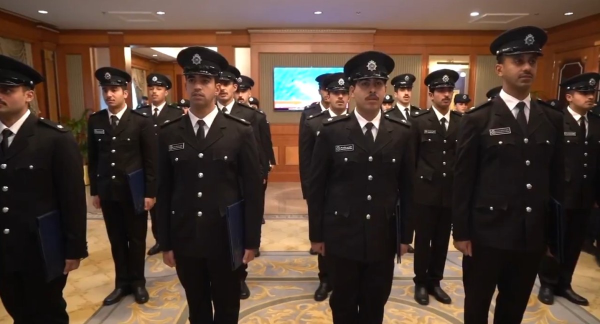 النائب الأول يشهد أداء القسم لعدد من خريجي الأكاديميات الشرطية والعسكرية في الدول الشقيقة