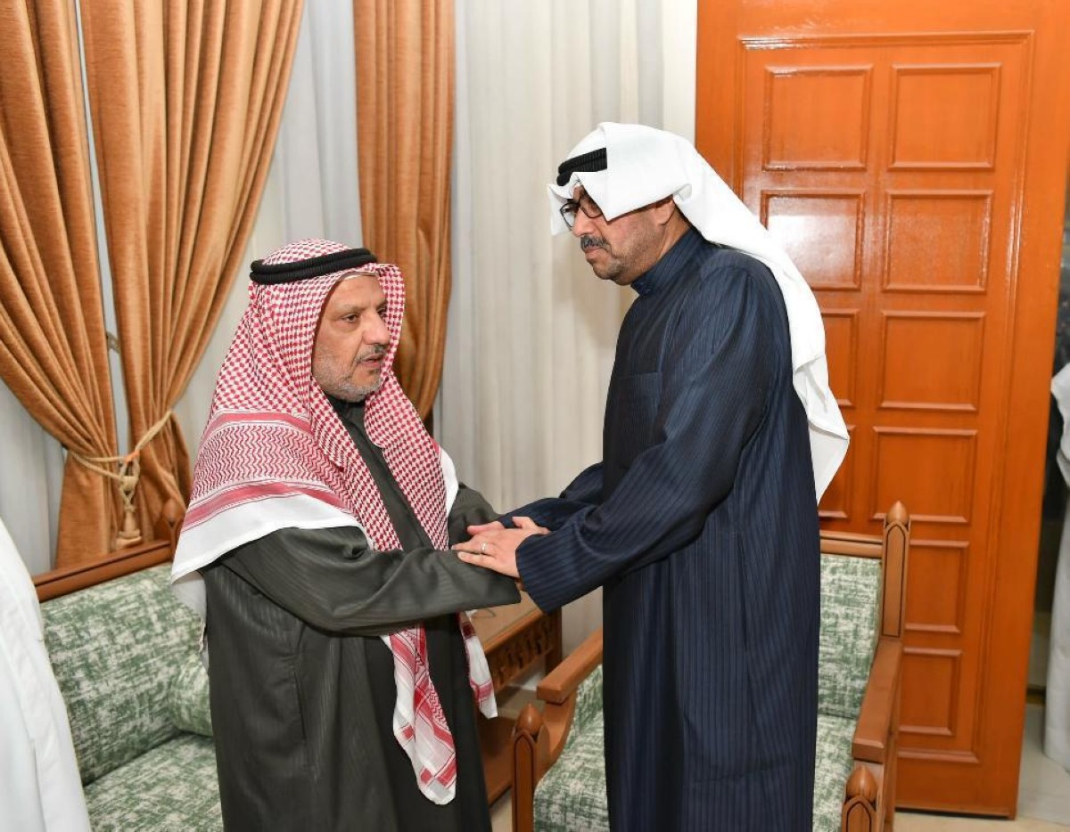 وزير الدفاع يزور أهالي شهيدي الواجب المقدم ركن عبدالله الشراح والرائد فهد المجمد لتقديم واجب العزاء