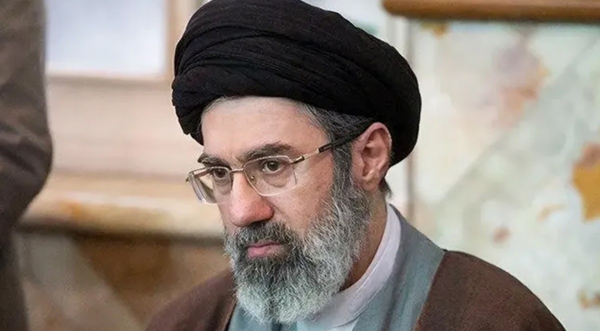 مجتبى يرسّخ سلطته بتشديد القمع وسحق المعارضة وتقوية 'الحرس'