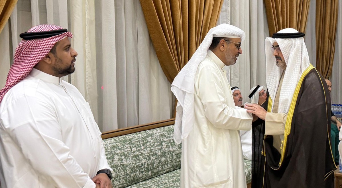 محافظ العاصمة يقدم واجب العزاء لأسرة شهيد الواجب الرائد فهد المجمد