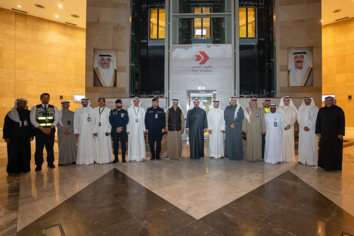 رئيس الوزراء يزور 'الطيران المدني' ويطلع على خطط الطوارئ والاستعدادات لتوفير بيئة آمنة