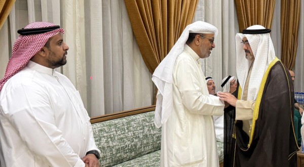 محافظ العاصمة يقدم واجب العزاء لأسرة شهيد الواجب الرائد فهد المجمد