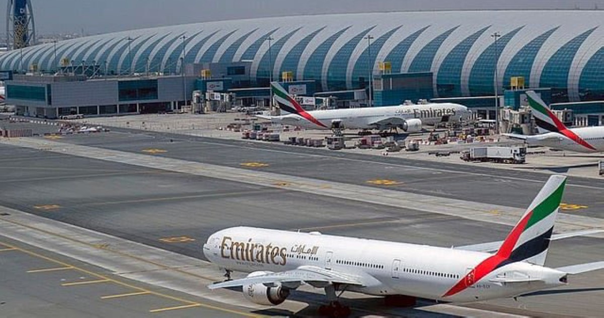 إصابة 4 أشخاص إثر سقوط مسيّرتين في محيط مطار دبي الدولي