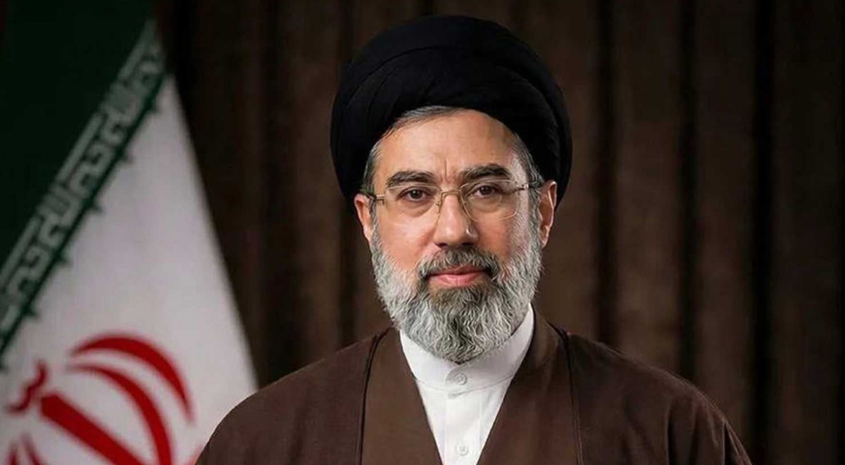 مجتبى خامنئي: مستمرون في ضرب القواعد الأميركية بدول الجوار