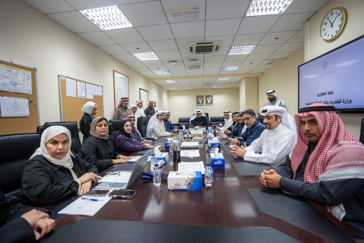 رئيس الوزراء يتفقد مبنى 'الكهرباء': دعم كامل لكافة التدابير المتخذة للحفاظ على استدامة الخدمات الحيوية