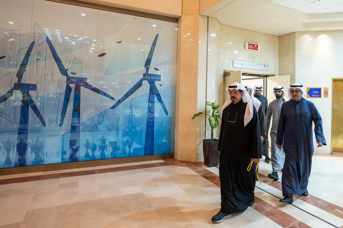 رئيس الوزراء يتفقد مبنى 'الكهرباء': دعم كامل لكافة التدابير المتخذة للحفاظ على استدامة الخدمات الحيوية