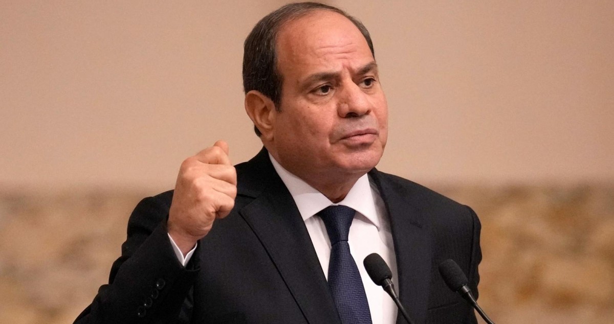 السيسي للرئيس الإيراني: ندين استهداف دول الخليج والأردن والعراق