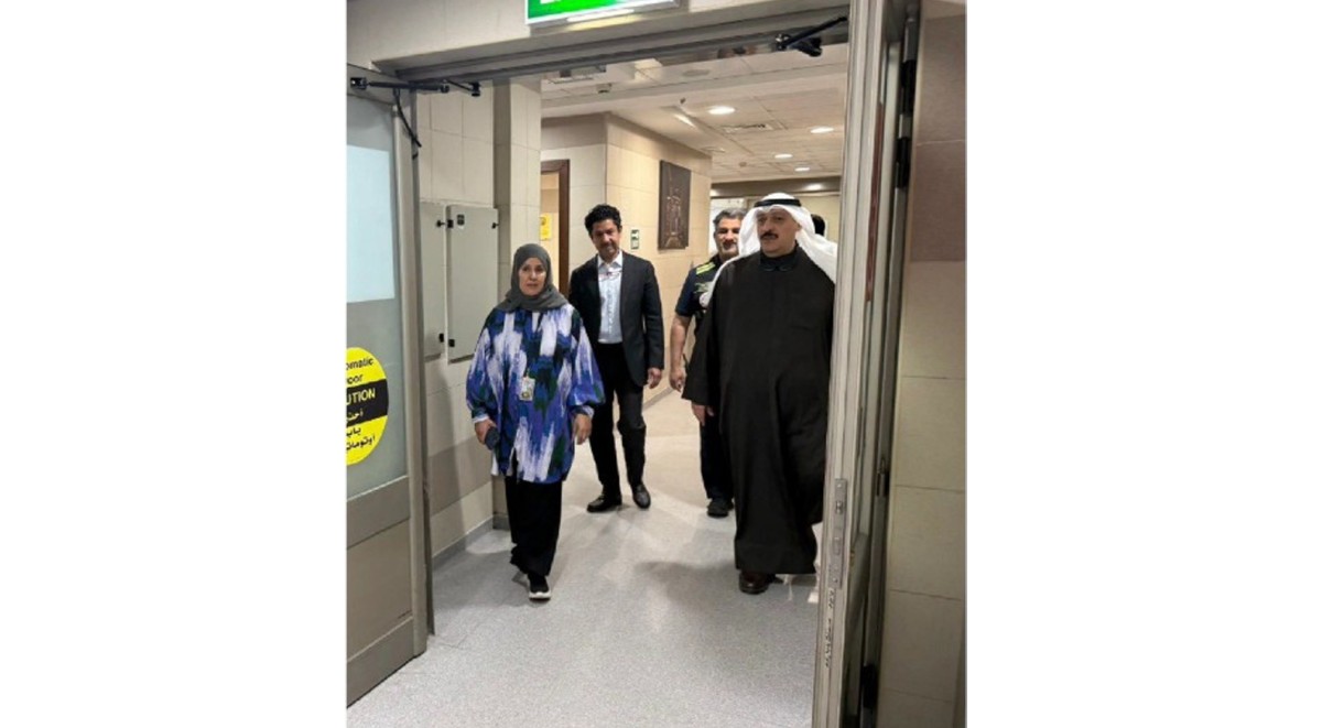 وزير الصحة يتفقد جاهزية أقسام الطوارئ في مستشفيي مبارك الكبير والأميري