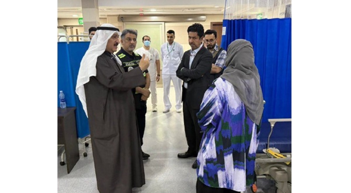 وزير الصحة يتفقد جاهزية أقسام الطوارئ في مستشفيي مبارك الكبير والأميري