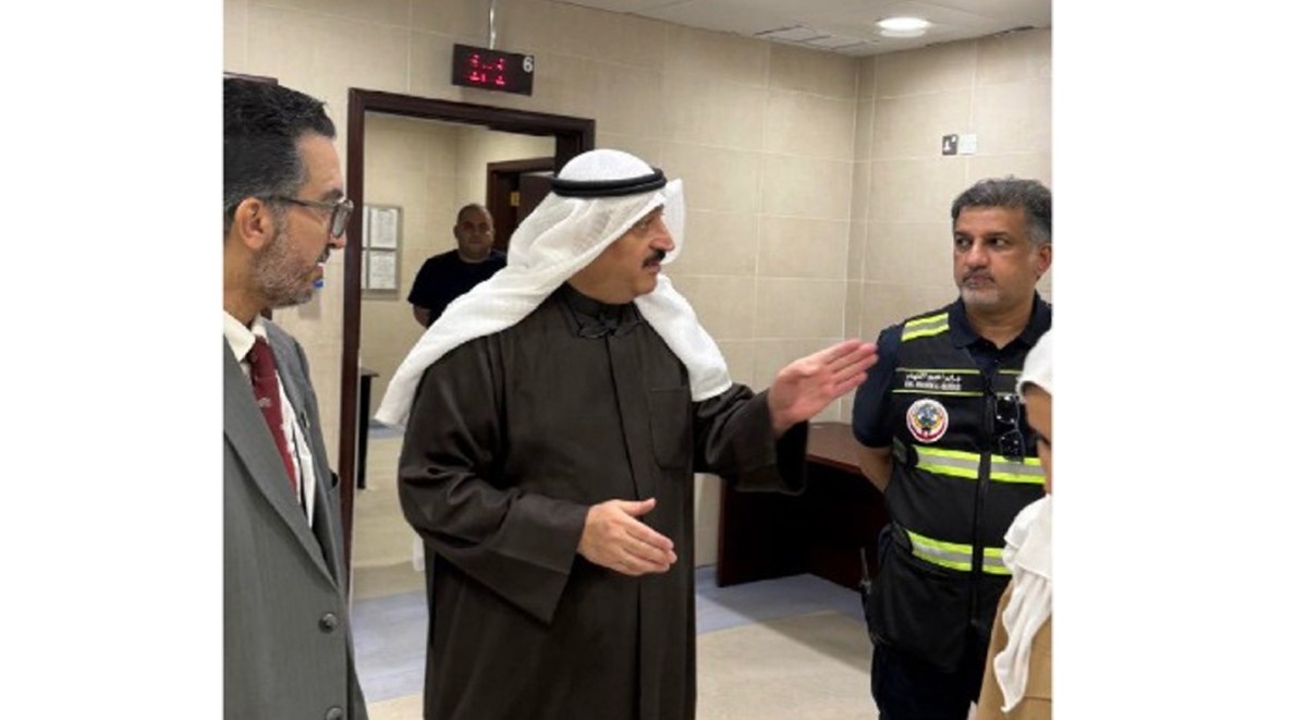 وزير الصحة يتفقد جاهزية أقسام الطوارئ في مستشفيي مبارك الكبير والأميري