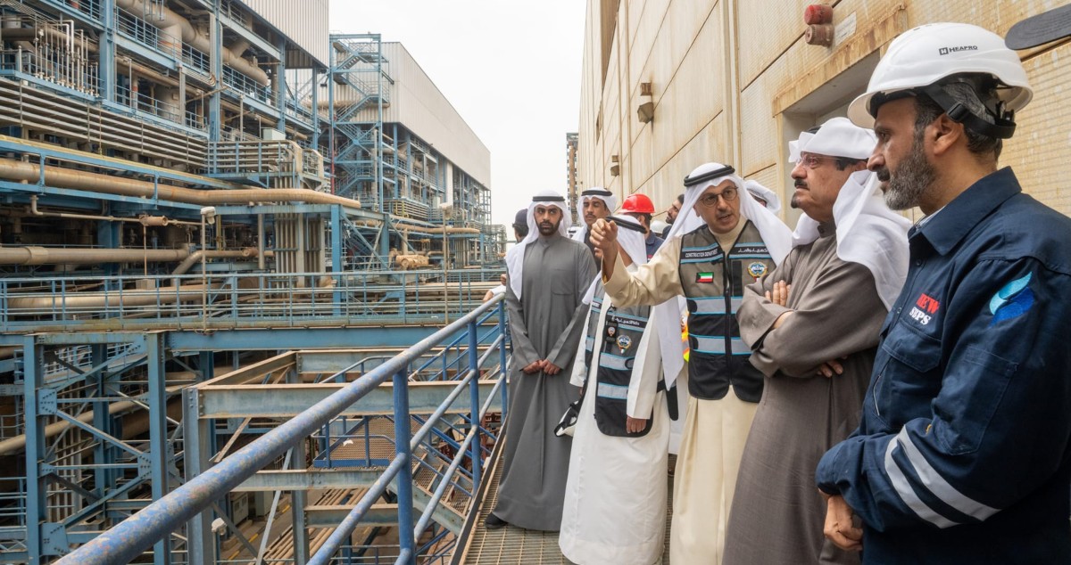 رئيس الوزراء يتفقد محطة الصبية: مواصلة العمل الدؤوب بما يضمن استدامة الخدمات الأساسية