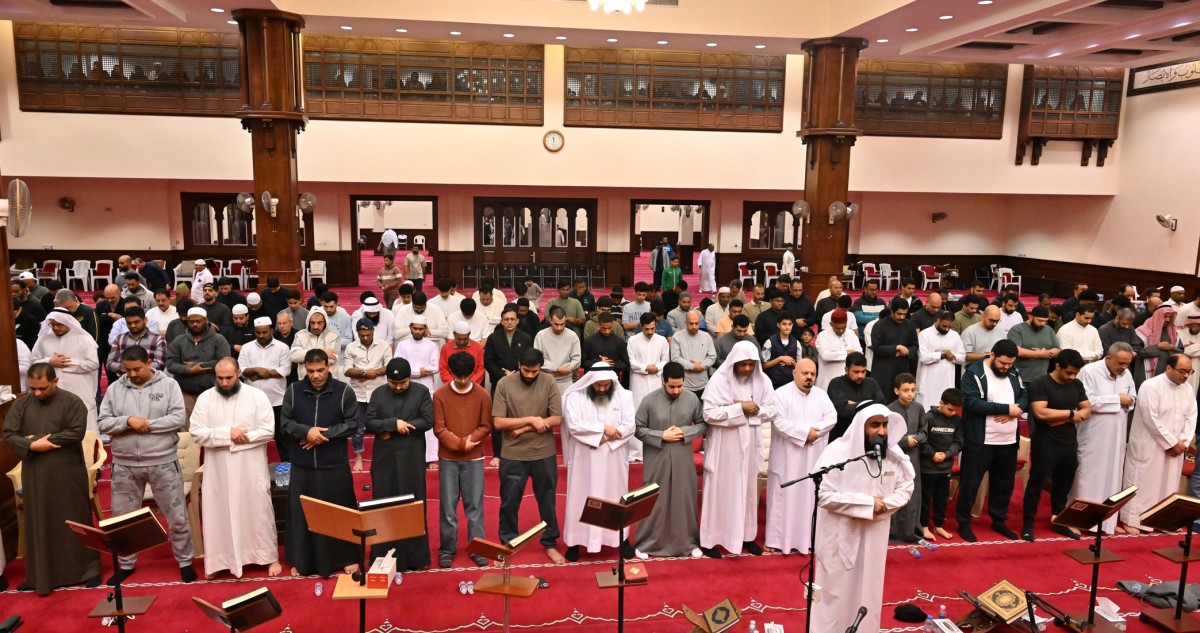 ليلة وداع رمضان... خشوع ودعوات للسلام والأمان