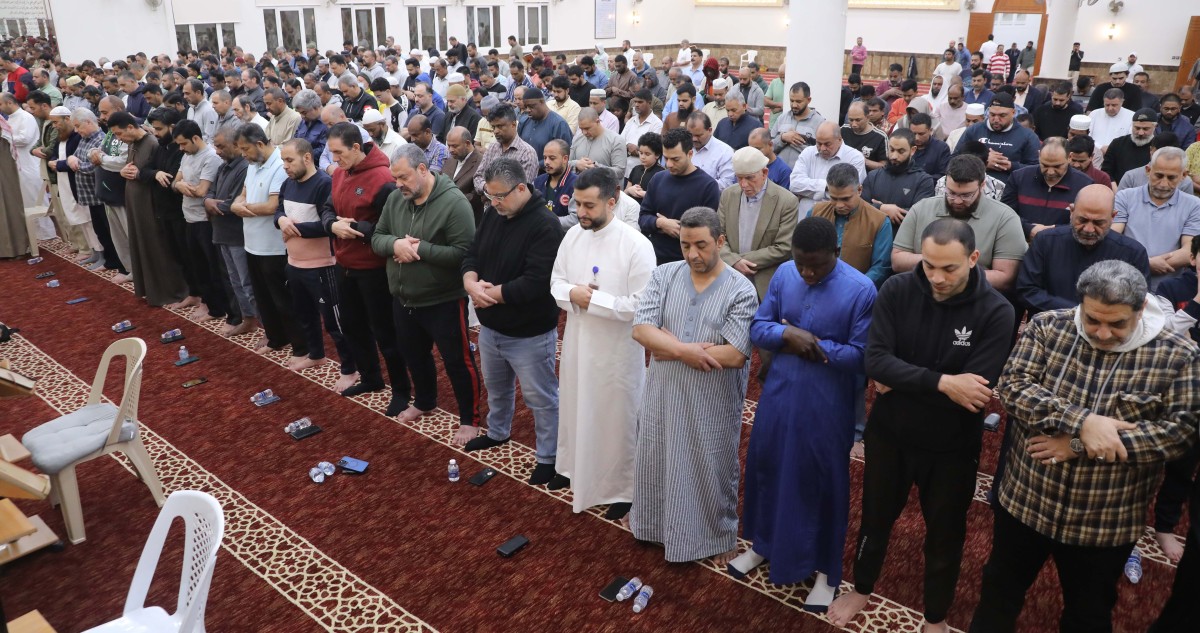 ليلة وداع رمضان... خشوع ودعوات للسلام والأمان