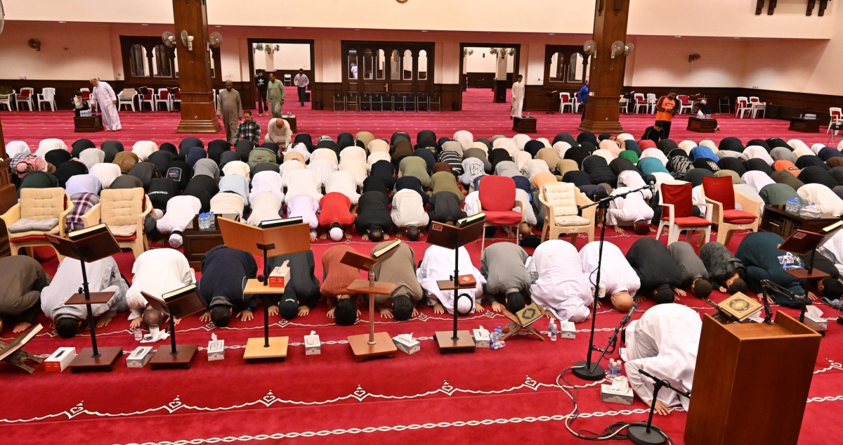 ليلة وداع رمضان... خشوع ودعوات للسلام والأمان