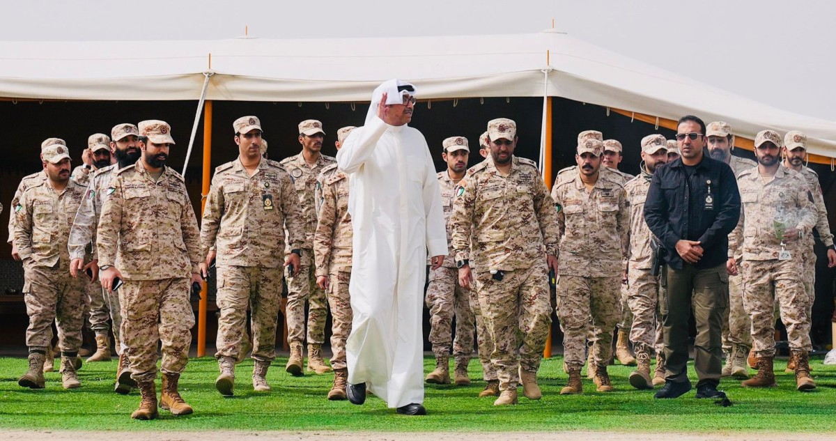 وزير الدفاع يتفقد عدداً من المواقع العسكرية بمناسبة عيد الفطر السعيد