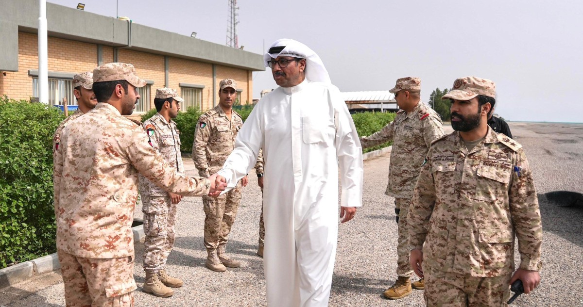 وزير الدفاع يتفقد عدداً من المواقع العسكرية بمناسبة عيد الفطر السعيد