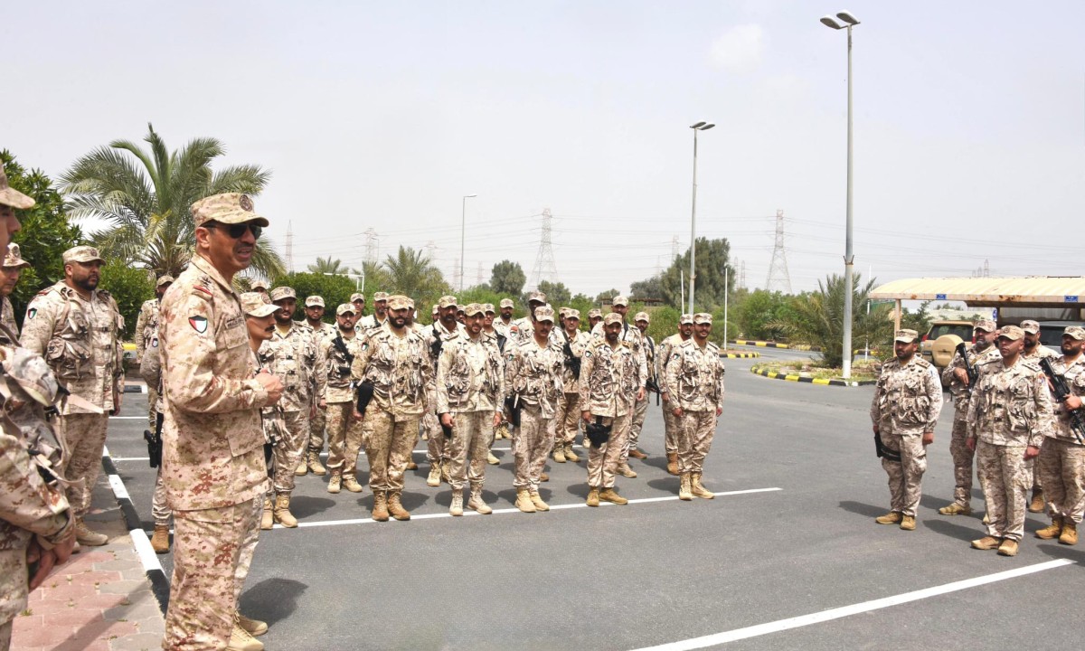 رئيس الأركان زار عدداً من المواقع العسكرية: مواصلة العمل بكل كفاءة واقتدار في سبيل حماية أمن الوطن