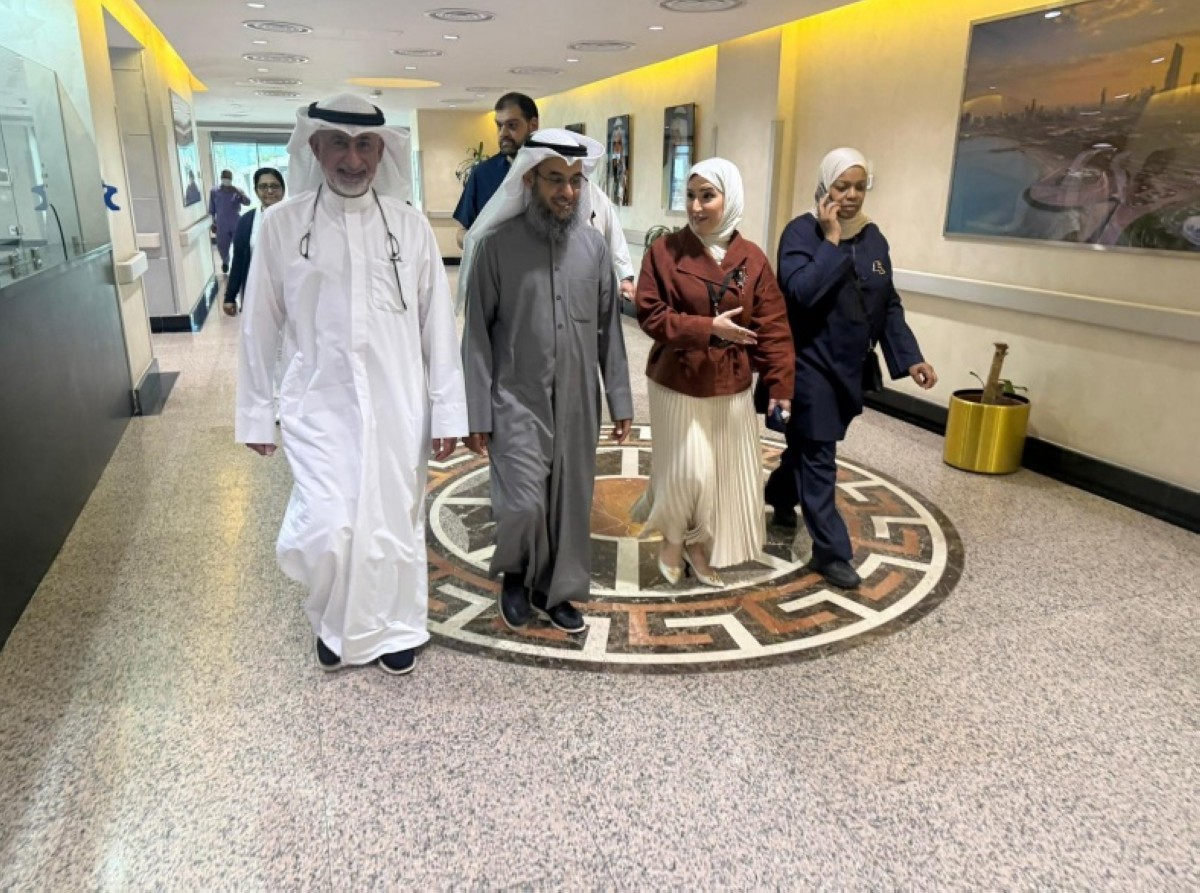 العوضي وقيادات 'الصحة' تفقدوا جاهزية المستشفيات والمراكز الصحية